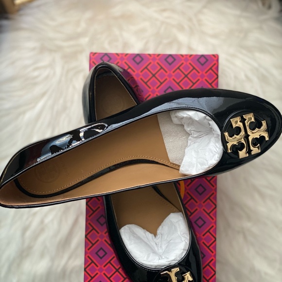 Claire Black Patent Leather w/ Gold Emblem - Picture 3 of 10